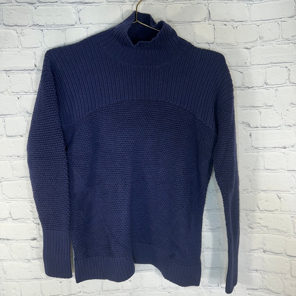 Lululemon Navy Blue Mock Neck Ribbed Popcorn Knit Sweater Logo Charm Womens